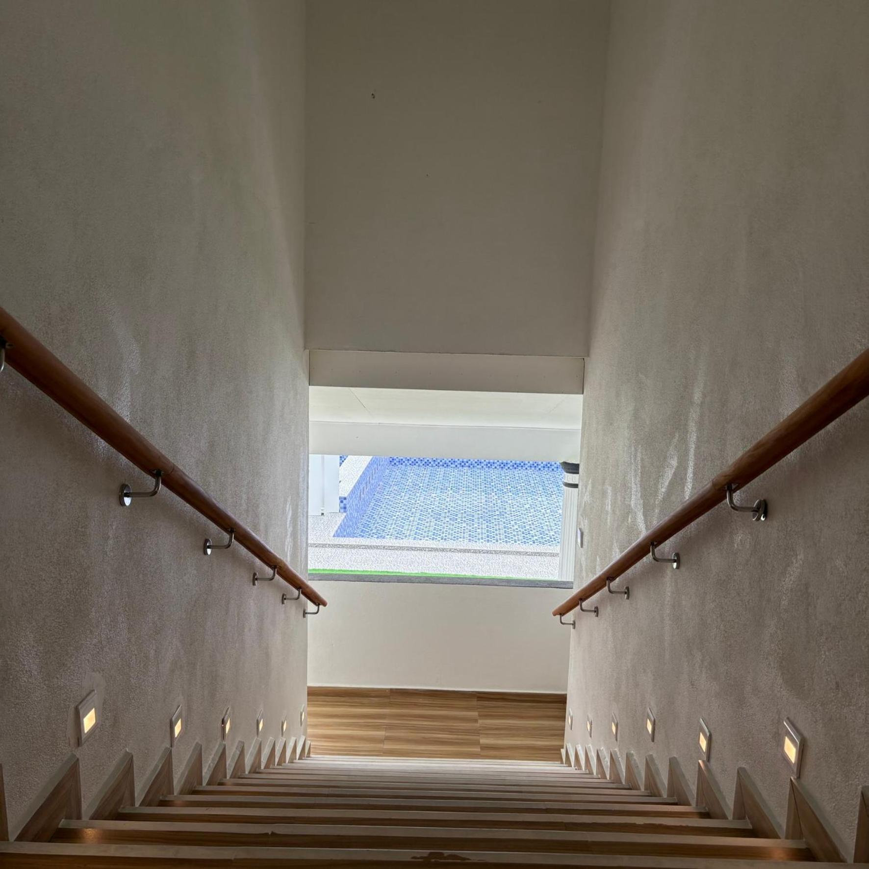 Eleven25 Roomstay Дунгун Екстериор снимка